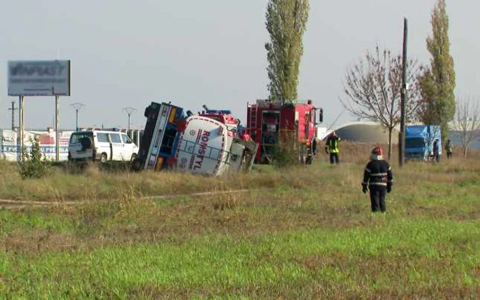 O cisternă încărcată cu motorină s-a răsturnat FOTO Arhiva Adevărul