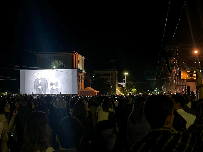 Tineri adunați în Piața Centrală din Chișinău. Foto: Facebook/Vitalie Cojocari