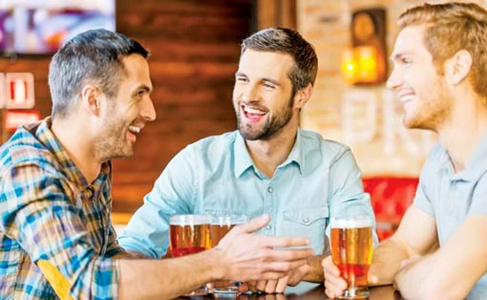 Poţi bea, dar cu măsură! Pentru femei sunt indicaţi maximum 330 ml de bere pe zi, iar pentru bărbaţi 660 ml