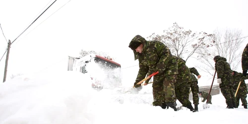 Militari la deszăpezire