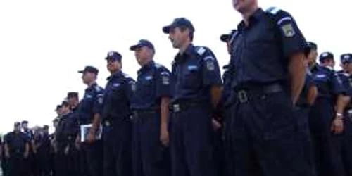 Jandarmii care au picat evaluarea, puși la dispoziție