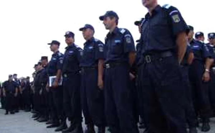 Jandarmii care au picat evaluarea, puși la dispoziție