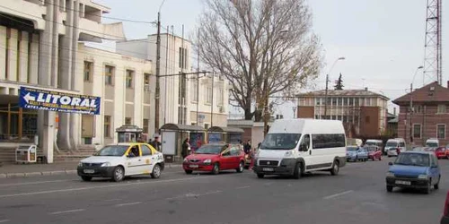 Maxi-taxi mutate pe trasee sinuoase