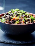 Orez negru cu legume  Sursa foto shutterstock 371703877 jpg