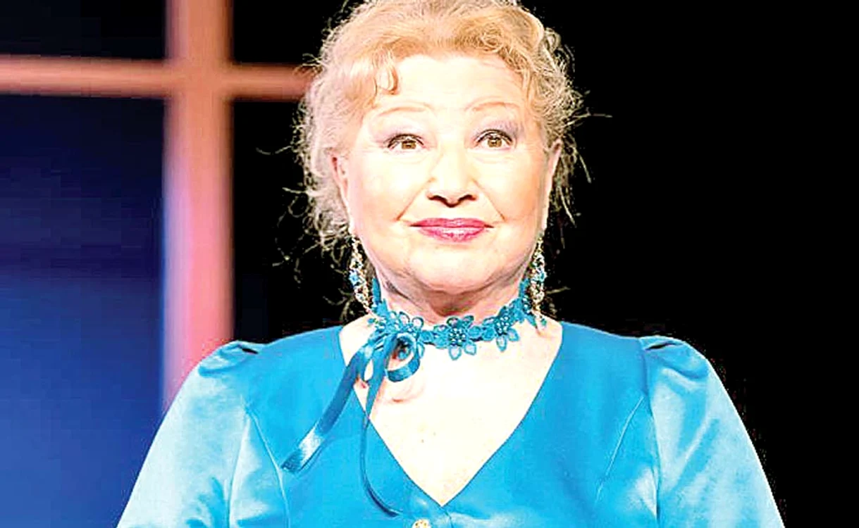
    Rodica Popescu Bitănescu, în spectacolul ”Cinci femei de tranziție”  