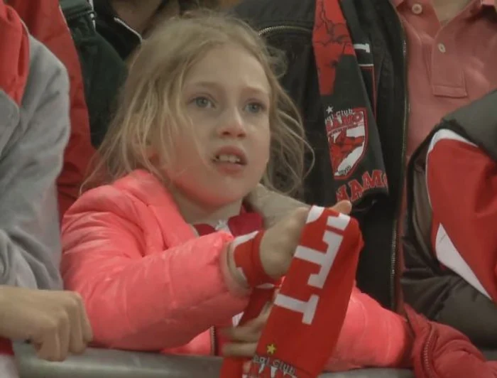 Mica suporteră și-a susținut echipa cu tot sufletulFoto: captură video
