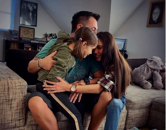 Răzvan Fodor și familia, ultima îmbrățișare înainte de aventura „Asia Express”