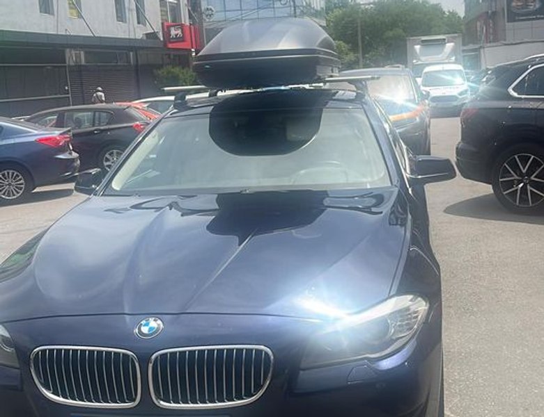 Vacanță de coșmar pentru o familie de români care a mers în Grecia cu mașina: a rămas fără BMW, bani și documente. „A intrat peste noi în casă”