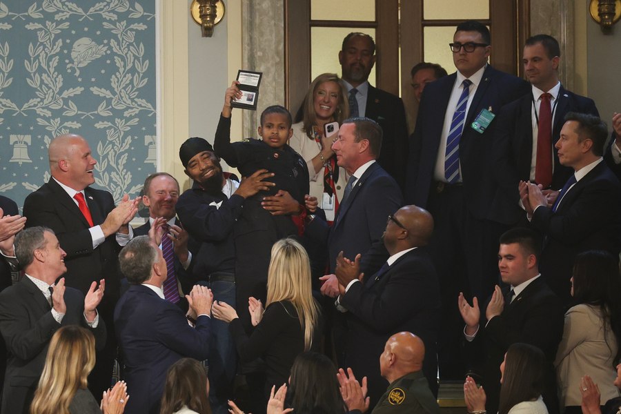 Moment emoționant în Congres. Un copil care a supraviețuit cancerului devine agent Secret Service 