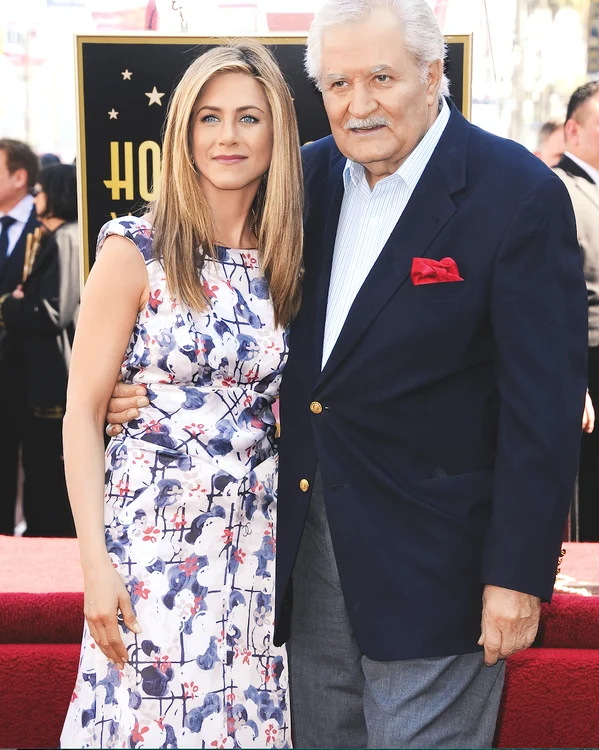 Aniston a ales să-şi ierte tatăl în pandemie de teamă să nu se întâmple acelaşi scenariu ca şi cu mama ei