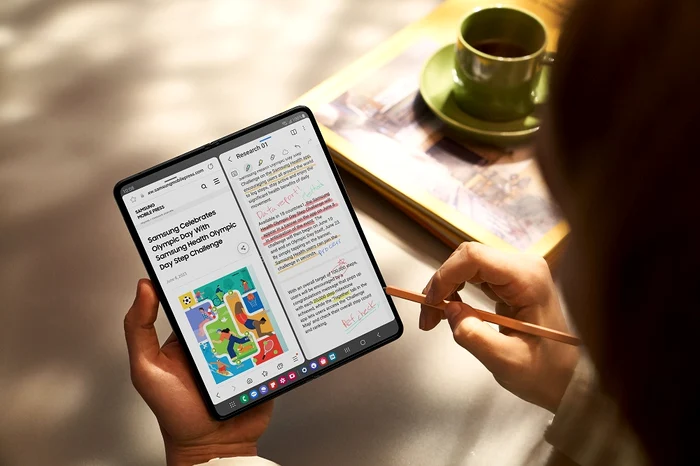 Multitaking cu cu Samsung Galaxy Z Fold5.