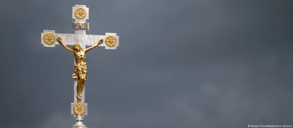 Cine dirijează cenzura din România: BOR sau CNCD?
