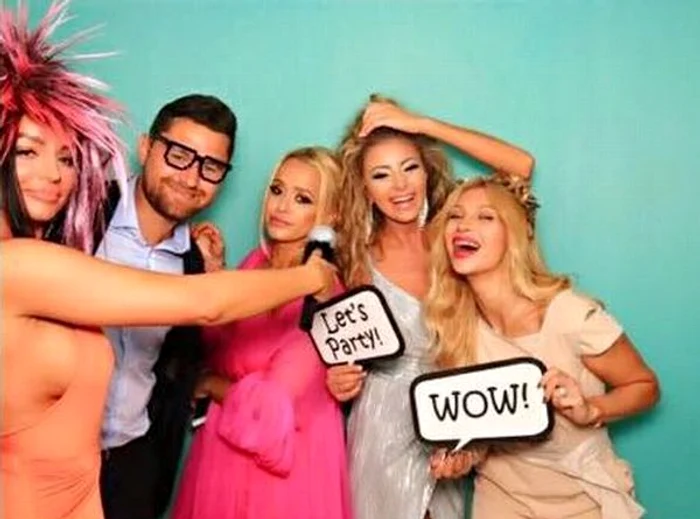 What's Up a dat-o pe manele la nunta lui