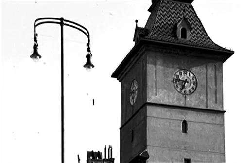 Iluminat ca la 1900 în Piaţa Sfatului. FOTOAndrei Paul