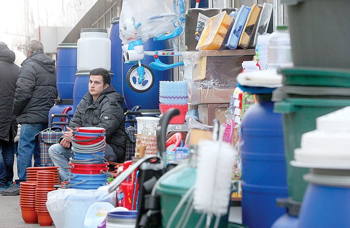Comercianții trebuie să-și mute afacerile într-o hală din apropiere