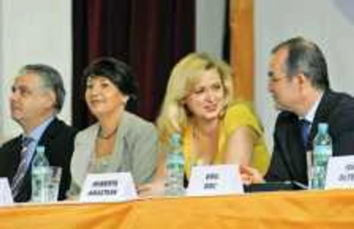 Liderii PDL trebuie să îl mulţumească pe Traian Băsescu fără a supăra şefii organizaţiilor judeţene