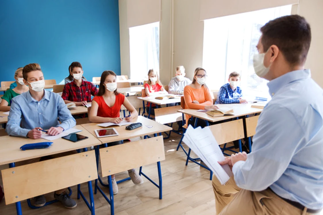 
    Elevii din toată țara ar putea merge în continuare fizic la clasă, indiferent de rata de incidențăFoto: Shutterstock  