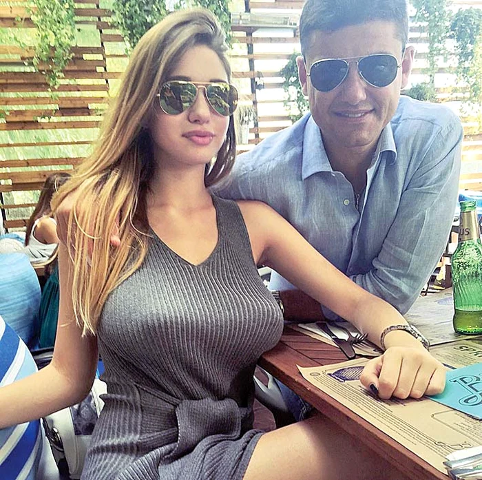 Laura Dincă  (18 ani). Iubita lui Cristian  Boureanu a ieșit  la restaurant și  și-a pus sânii  pe masă