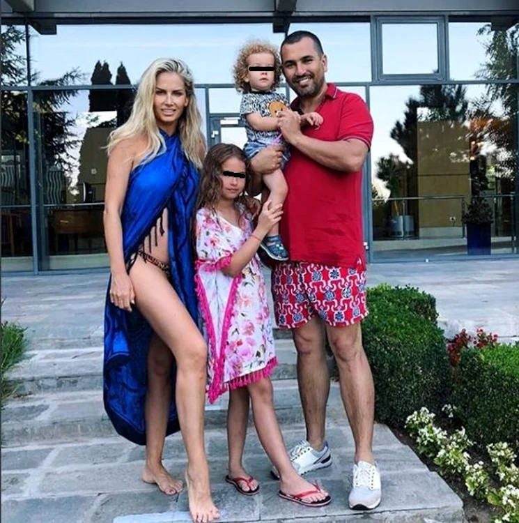 Andreea Bănică a plecat în vacanță în Eforie, cu întreaga familie 