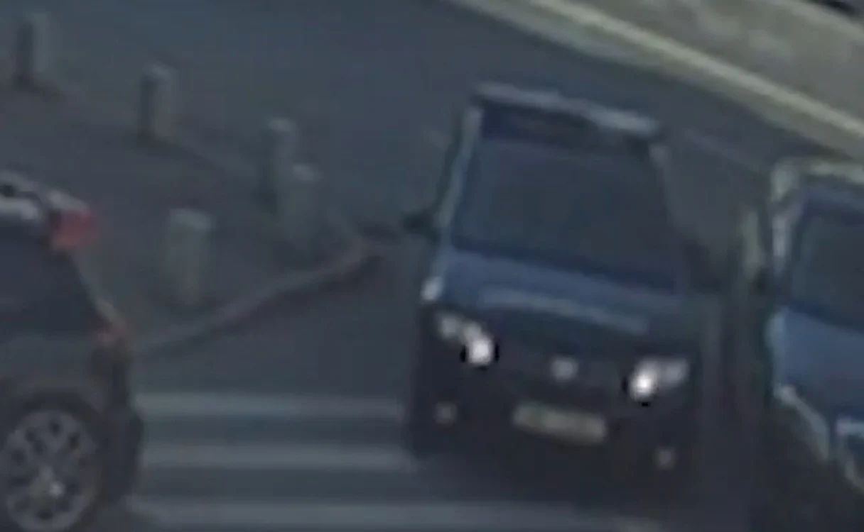 O persoană aflată în mașina Jandarmeriei a zgâriat autoturismul  Foto; Captură Antena 3