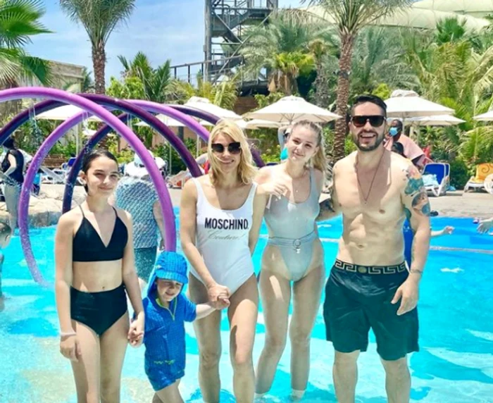 Jorge, Ramona, fiul lor cel mic și fiicele celor doi, din relațiile anterioarefoto: Instagram