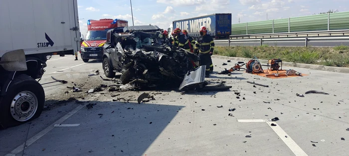 Şoferul a murit pe loc în urma impactului. FOTO: ISU Timiş