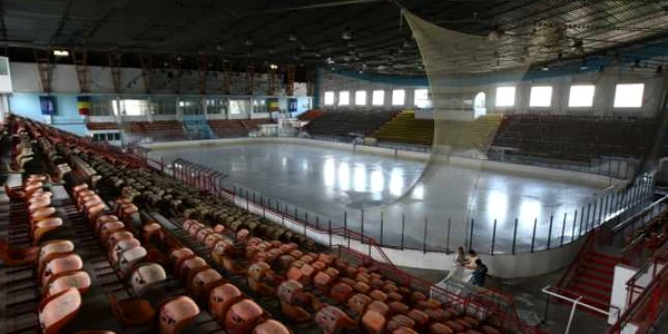 Gheaţa impecabilă a patinoarului îi aşteaptă pe amatorii de mişcare