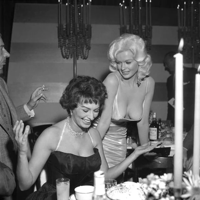Sophia Loren și Jayne Mansfield în 1957 FOTO: X