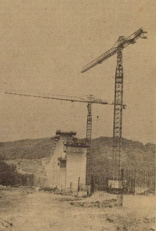 Lucrări la viaduct. Foto: revista Flacăra. 