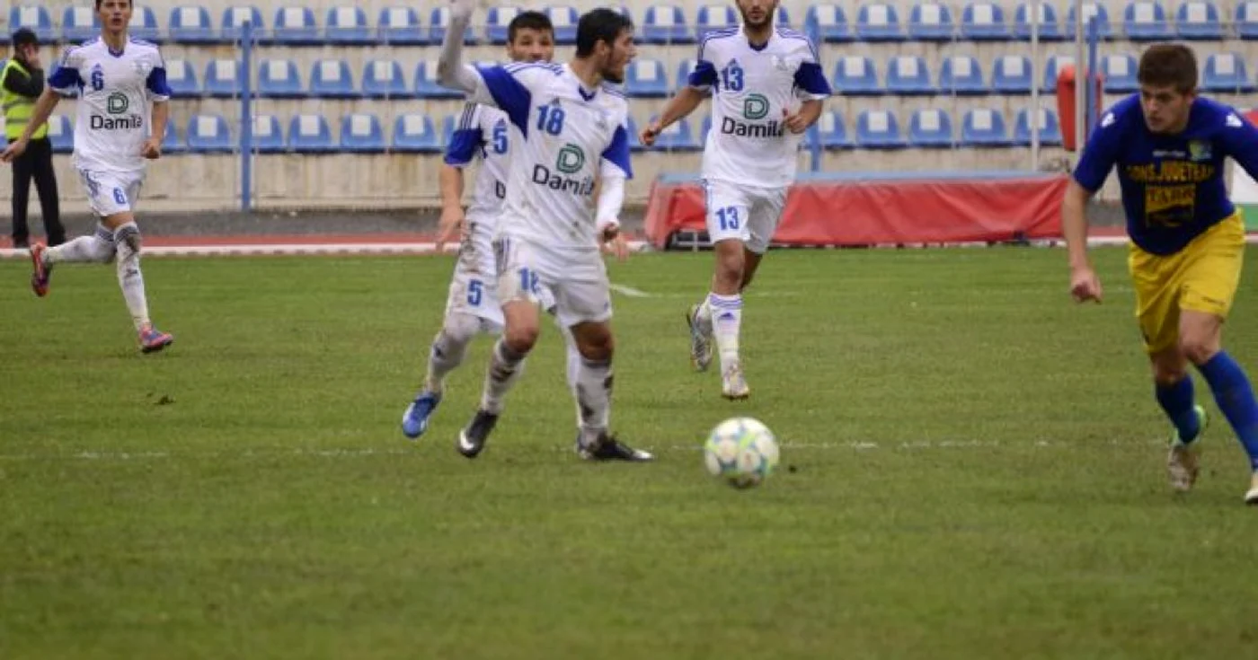 CSM Râmnicu Vâlcea şi
Olimpia Satu Mare au remizat scor 2-2, în etapa a 17-a, şi cele două echipe
continuă lupta directă pentru ultimul loc care duce în play-off-ul Seriei a
II-a. FOTO - liga2.ro