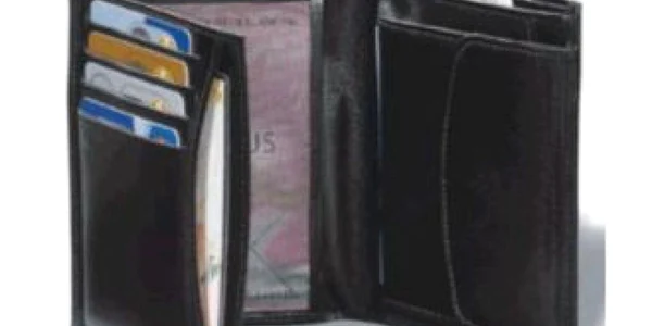 Alba Iulia: Portmoneu cu bani găsit pe stradă şi predat poliţiei