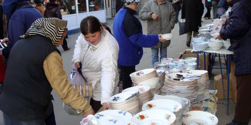 Gospodinele cumparand chinezarii de la Piaţa centrală