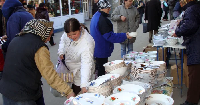 Gospodinele cumparand chinezarii de la Piaţa centrală