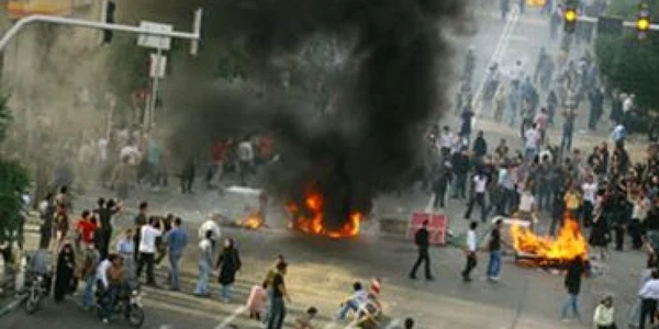 Trei iranieni, condamnaţi la moarte pentru că au protestat după alegeri