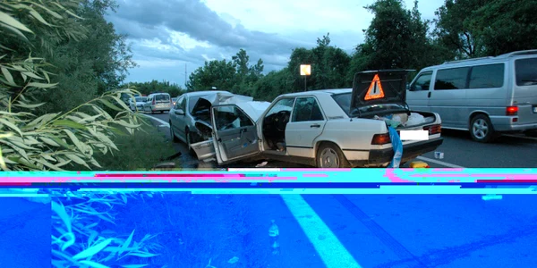 Accident cu cinci raniti din cauza unei depasiri neregulamentare (Foto Arhiva)