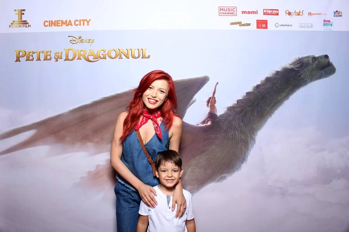 Elena Gheorghe și fiul ei, la film