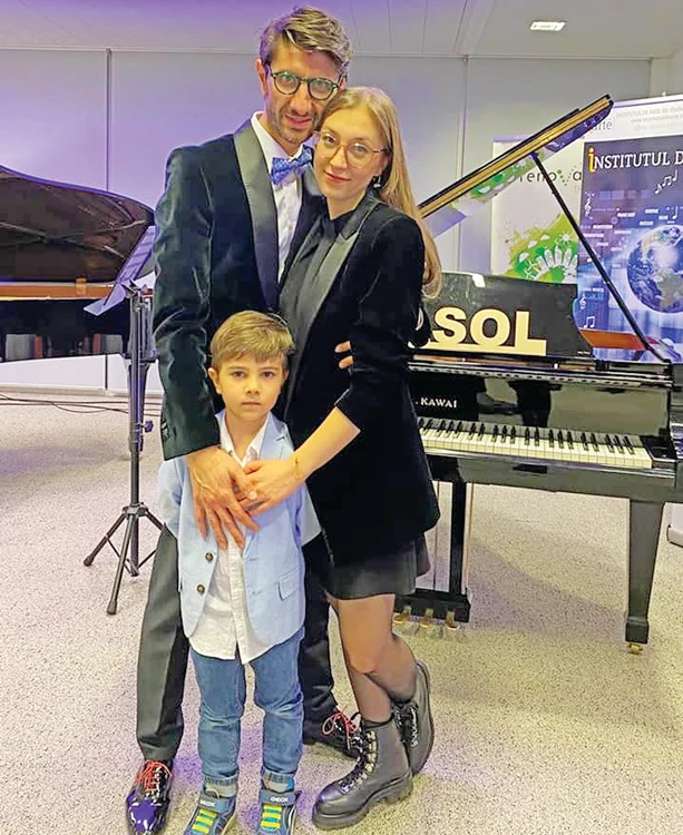 Eduard Adam şi Tania Raeţcaia formează un cuplu din 2015 şi în 2017 au devenit părinţii lui Matei