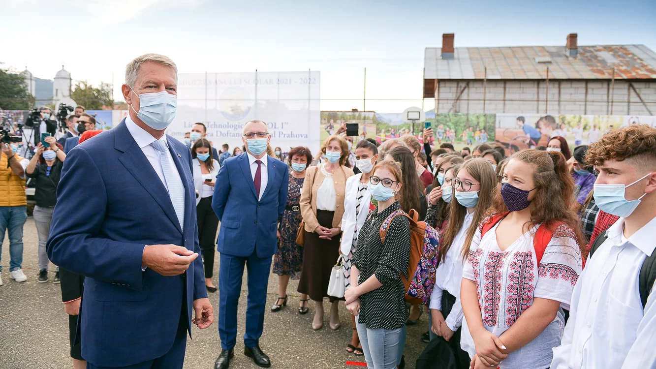 Președintele Klaus Iohannis și ministrul Sorin Cîmpeanu au vizitat o școală din Prahova