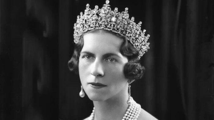 Regina Elena, fotografiată cu tiara Reginei Sofia