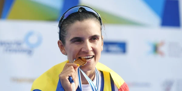 Ionela Cozmiuc medalie canotaj sept 2022 FOTO Profimedia jpg