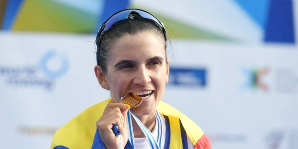 Ionela Cozmiuc medalie canotaj sept 2022 FOTO Profimedia jpg