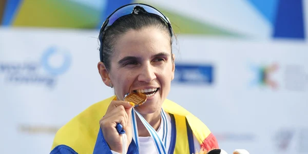 Ionela Cozmiuc medalie canotaj sept 2022 FOTO Profimedia jpg