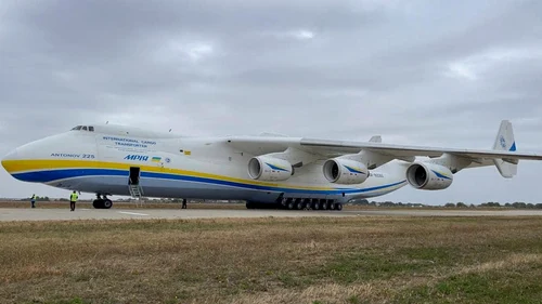  Antonov-225 cel mai mare avion din lume a aterizat pe pista Aeroportului Henri Coandă foto ROMATSA