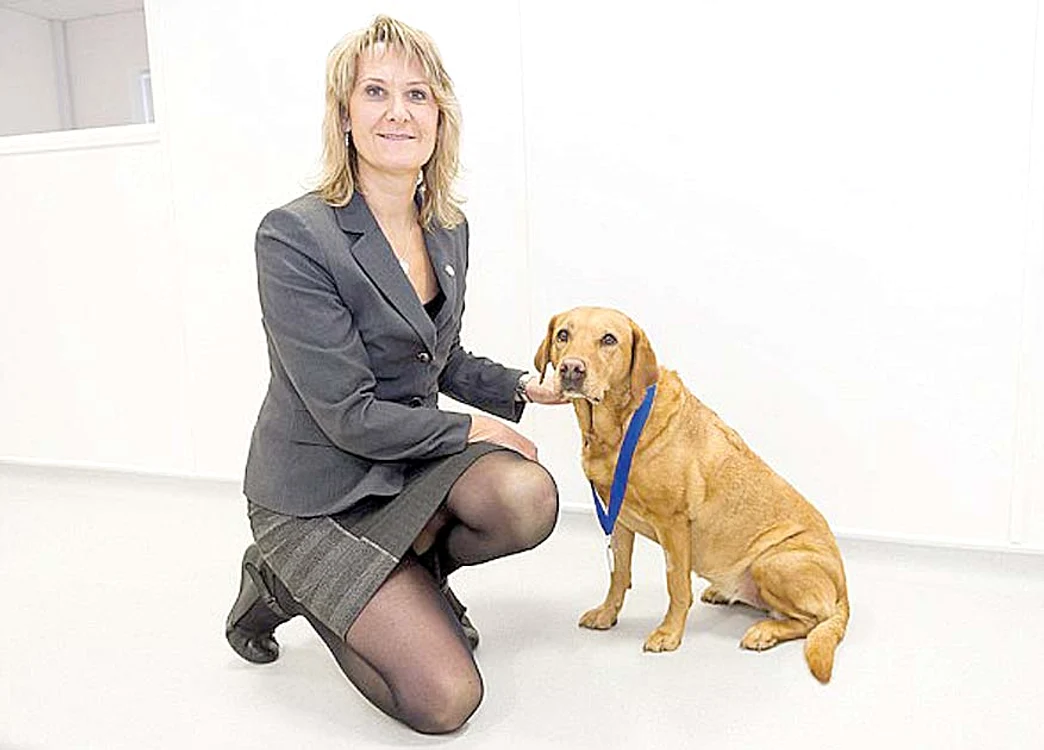 Daisy a descoperit  cancerul de sân de care  suferea stăpâna ei, Claire Guest