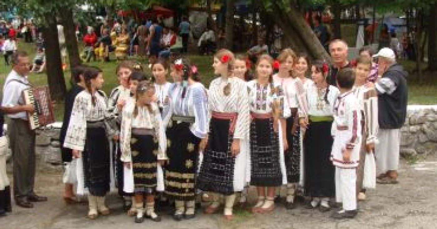 Râmnicu Vâlcea: „Brâul de aur”, în căruţe, la Bărbăteşti
