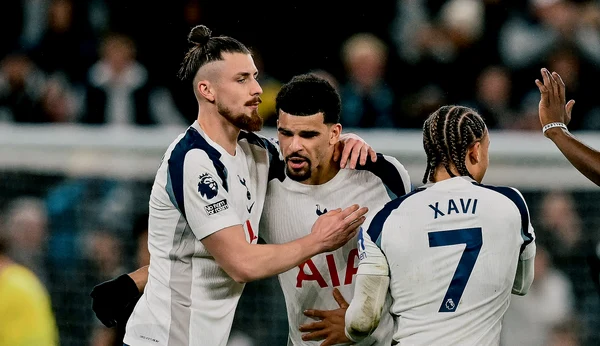 Radu Drăgușin și-a revenit în repriza secundă. Foto Facebook Tottenham Hotspur