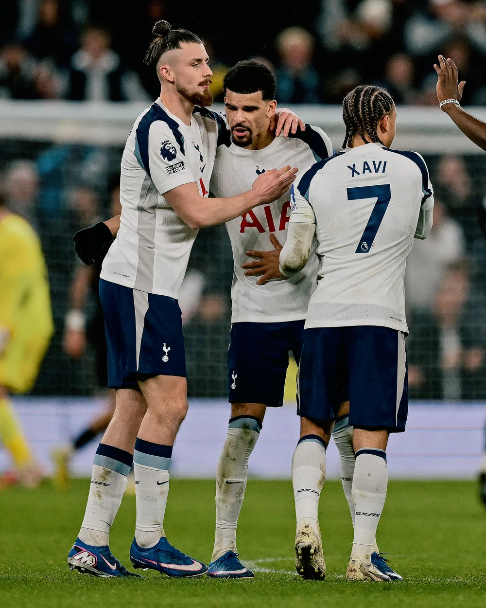 Radu Drăgușin, dezastruos la primul meci ca titular după un an. Tottenham, revevenire miraculoasă cu City