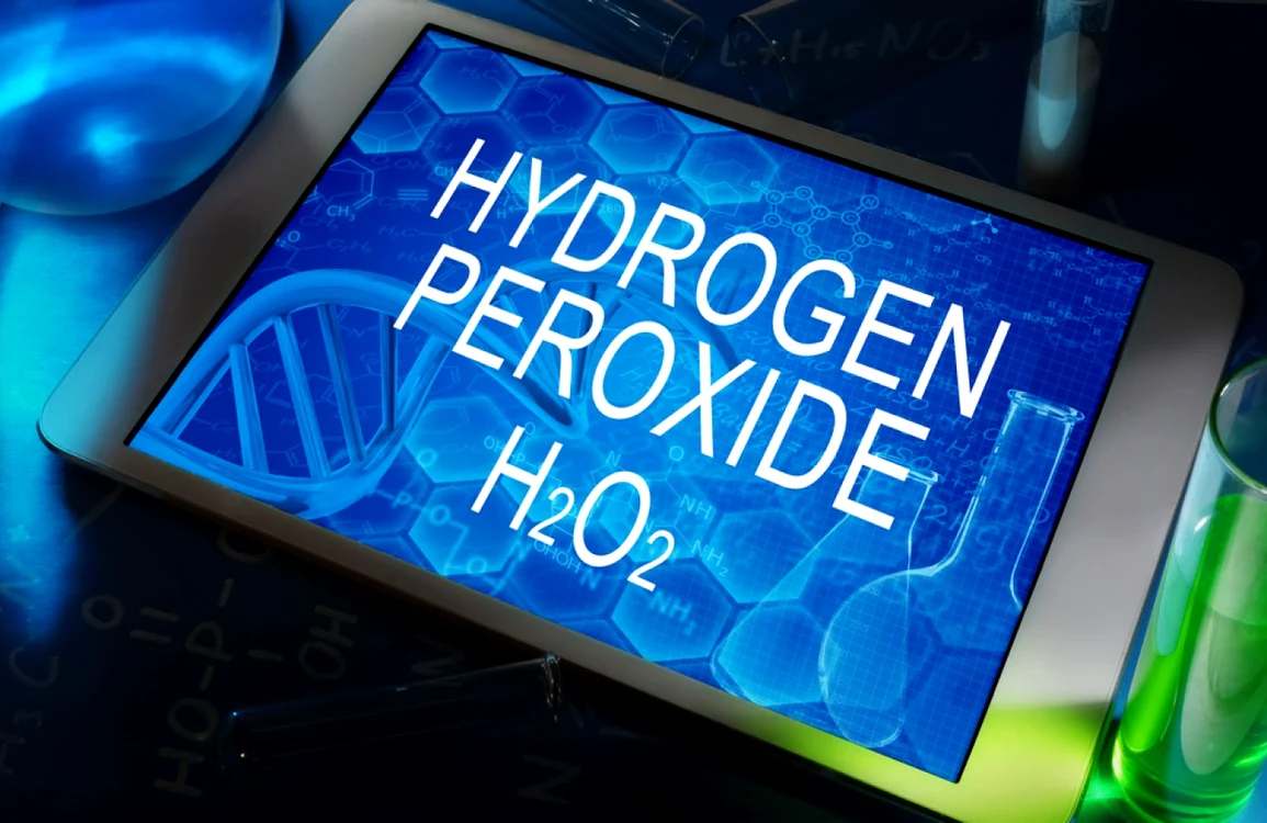 text „Hydrogen Peroxide H2O2” pe ecranul unei tablete