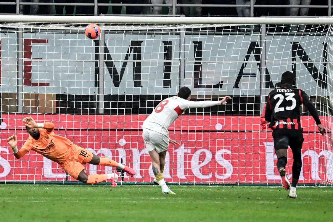Stanciu a trimis mingea mult peste poartă din penalty (FOTO: Profimedia)