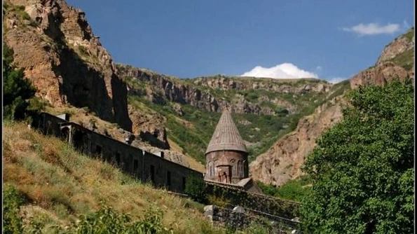 A fost descoperită cea mai veche rochie din lume jpeg